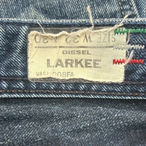 Diesel Larkee Y2K dark wash with distressing Size:32